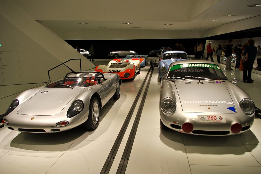 Гоночные модели Porsche разных времен